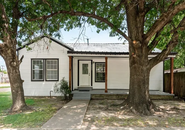Photo 1 of Single family home for sale at 2203 Wesley St, Greenville, TX 75401 | MLS# 21352314 | Listing updated on 2026-08-29