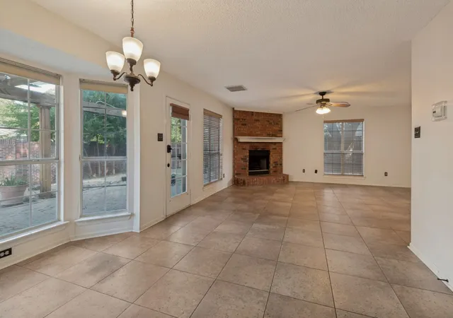 Photo 3 of Single family home for sale at 606 Berkley Dr, Grapevine, TX 76051 | MLS# 21352485 | Listing updated on 2026-09-28