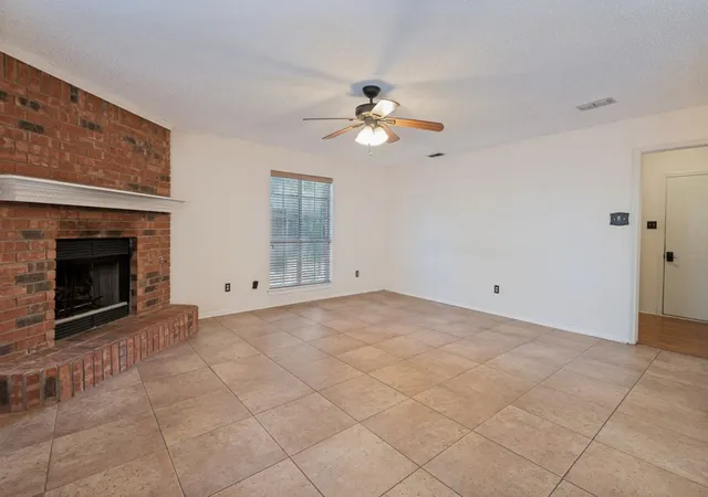 Photo 3 of Single family home for sale at 606 Berkley Dr, Grapevine, TX 76051 | MLS# 21352485 | Listing updated on 2026-09-28