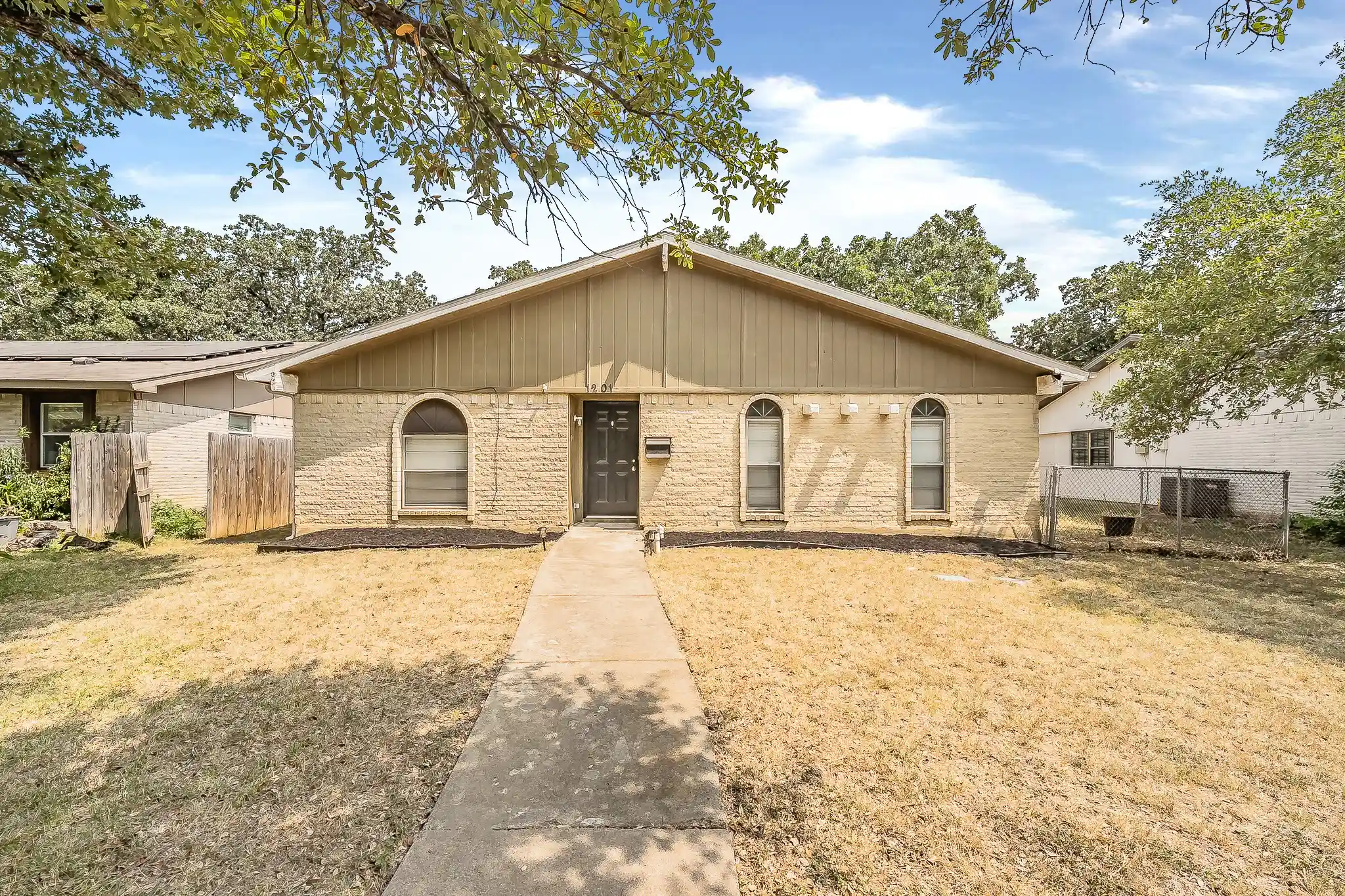 Photo 1 of Sale Pending at 1201 Kingston Dr, Lewisville, TX 75067 | MLS# 21350817 | Listing updated on 2026-10-16