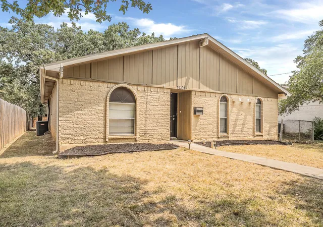 Photo 3 of Single family home for sale at 1201 Kingston Dr, Lewisville, TX 75067 | MLS# 21350817 | Listing updated on 2026-08-29