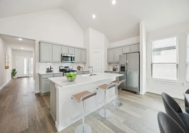 Photo 4 of Sale Pending at 10508 Colonial Heights Ln, Fort Worth, TX 76179 | MLS# 21352477 | Listing updated on 2026-08-29