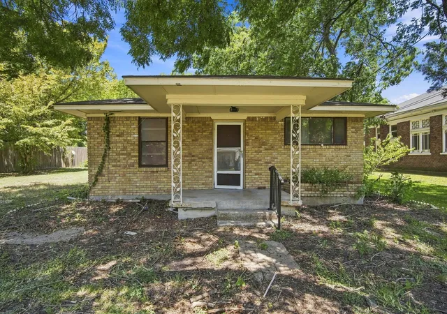 Photo 1 of Single family home for sale at 204 Methodist St, Red Oak, TX 75154 | MLS# 21349536 | Listing updated on 2026-09-02