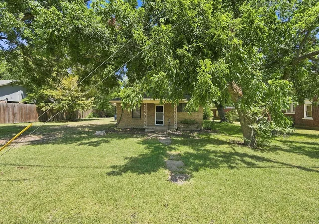 Photo 2 of Single family home for sale at 204 Methodist St, Red Oak, TX 75154 | MLS# 21349536 | Listing updated on 2026-09-02