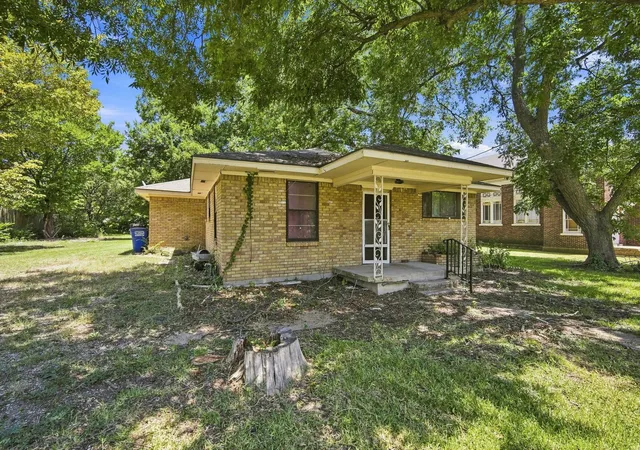 Photo 3 of Single family home for sale at 204 Methodist St, Red Oak, TX 75154 | MLS# 21349536 | Listing updated on 2026-09-02