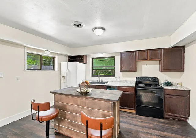 Photo 3 of Single family home for sale at 204 Methodist St, Red Oak, TX 75154 | MLS# 21349536 | Listing updated on 2026-09-02