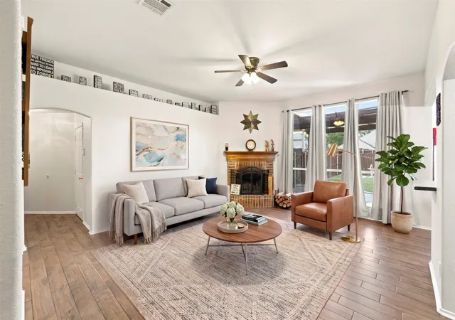 Photo 2 of Single family home for sale at 327 Choctaw Trl, Waxahachie, TX 75165 | MLS# 21350018 | Listing updated on 2026-08-30