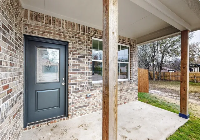 Photo 3 of Single family home for sale at 4523 Metropolitan Ave, Dallas, TX 75210 | MLS# 21352417 | Listing updated on 2026-09-23