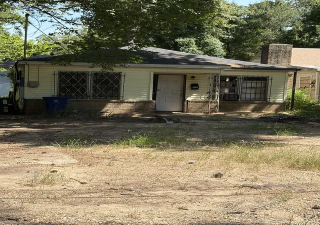 Photo 1 of Single family home for sale at 1752 Michel St, Shreveport, LA 71108 | MLS# 21352539 | Listing updated on 2026-08-07