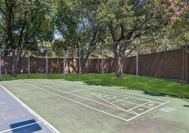 Listing Photo 2 - Condo for sale in building located at 5126 Westgrove Dr, Dallas, TX 75248 - Unit #5126
