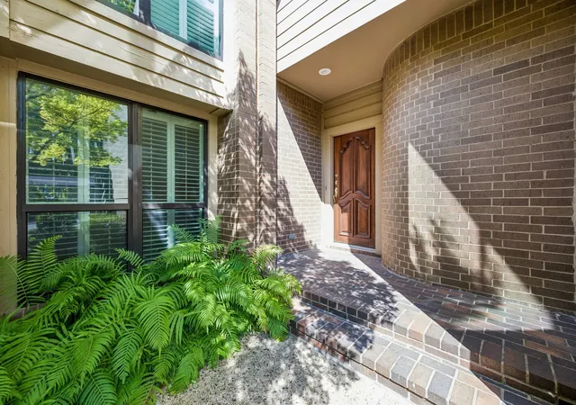 Photo 3 of Condo for sale at 5126 Westgrove Dr #5126, Dallas, TX 75248 | MLS# 21345533 | Listing updated on 2026-08-07