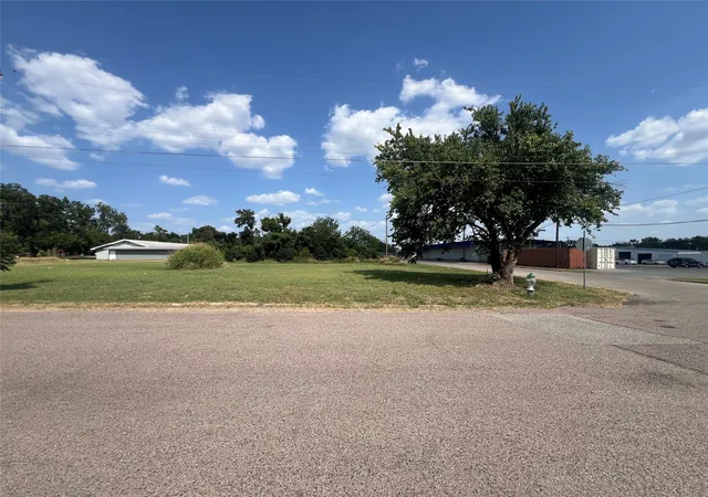 Photo 1 of Land for sale at 1706 N Main St, Bonham, TX 75418 | MLS# 21352313 | Listing updated on 2026-08-07