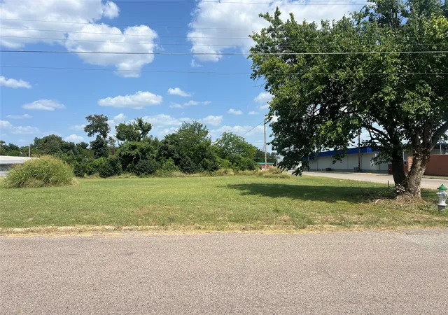 Photo 3 of Land for sale at 1706 N Main St, Bonham, TX 75418 | MLS# 21352313 | Listing updated on 2026-08-07
