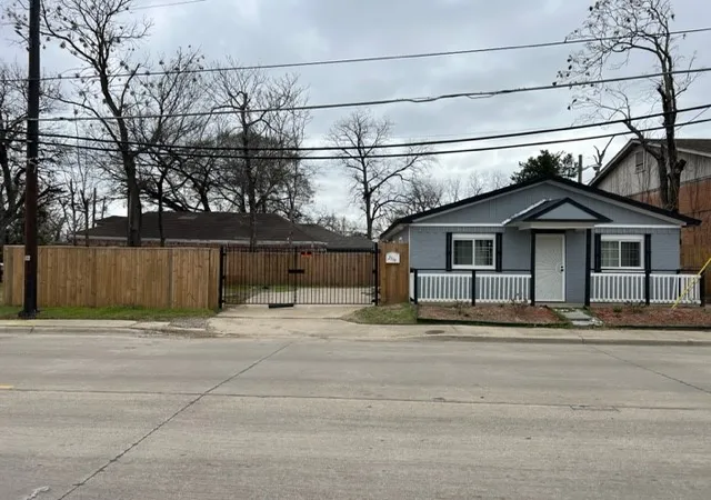 Photo 2 of Single family home for sale at 2516 Metropolitan Ave, Dallas, TX 75215 | MLS# 21352604 | Listing updated on 2026-08-06