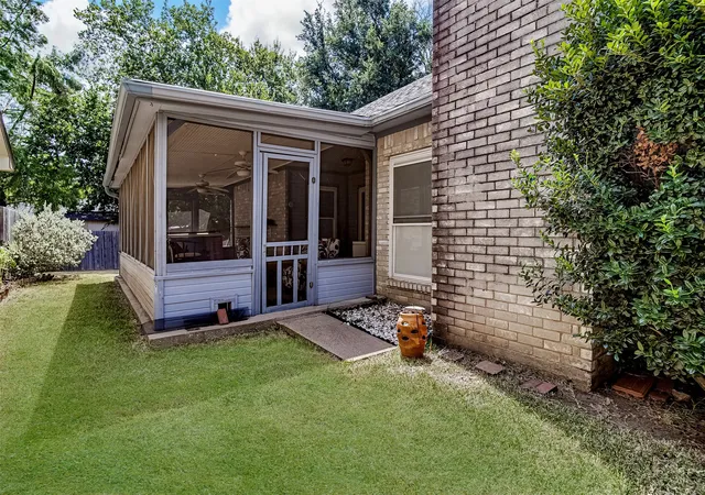 Photo 2 of Sale Pending at 3507 Hudson Dr, Arlington, TX 76015 | MLS# 21350054 | Listing updated on 2026-08-25