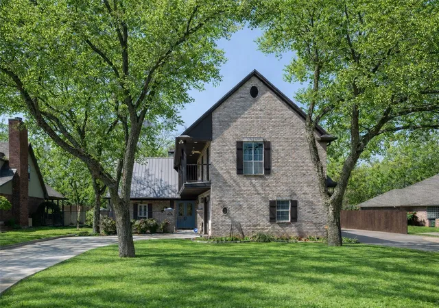 Photo 2 of Single family home for sale at 8903 Ravenswood Rd, Granbury, TX 76049 | MLS# 21352281 | Listing updated on 2026-09-29