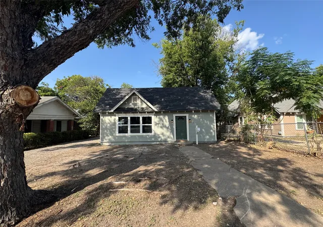 Photo 2 of Single family home for sale at 1613 N 15th St, Waco, TX 76707 | MLS# 21352658 | Listing updated on 2026-08-06