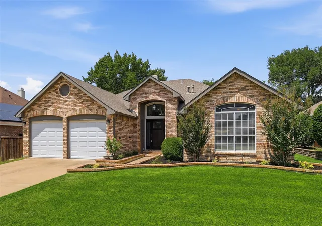 Photo 2 of Sale Pending at 2313 Whitman Ln, Flower Mound, TX 75028 | MLS# 21351019 | Listing updated on 2026-08-31