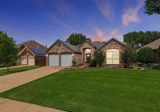 Photo 3 of Sale Pending at 2313 Whitman Ln, Flower Mound, TX 75028 | MLS# 21351019 | Listing updated on 2026-08-31