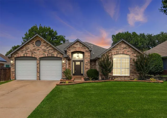 Photo 3 of Sale Pending at 2313 Whitman Ln, Flower Mound, TX 75028 | MLS# 21351019 | Listing updated on 2026-08-31