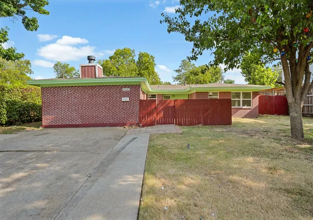 Photo 2 of Single family home for sale at 13545 Flagstone Ln, Dallas, TX 75240 | MLS# 21351806 | Listing updated on 2026-10-07