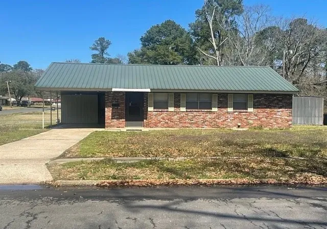 Photo 1 of Single family home for sale at 702 S Park Dr, Springhill, LA 71075 | MLS# 21352565 | Listing updated on 2026-08-06