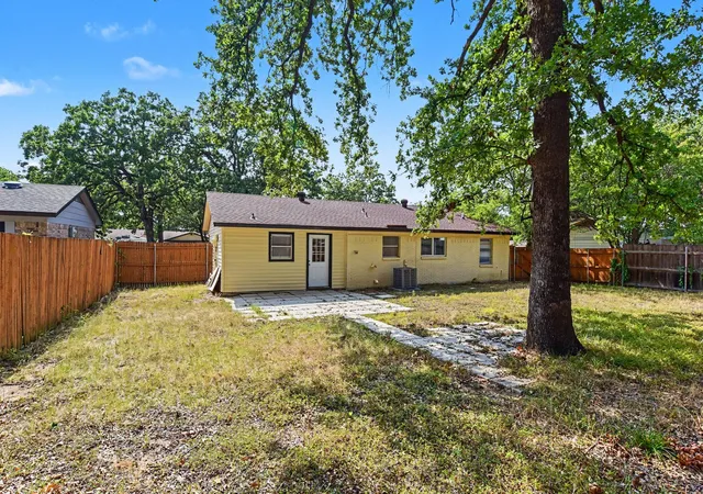 Photo 3 of Single family home for sale at 3104 Forestdale Ln, Balch Springs, TX 75180 | MLS# 21349850 | Listing updated on 2026-08-28