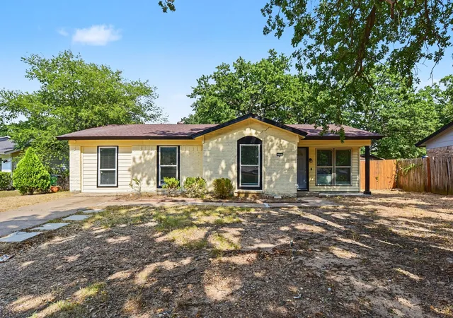 Photo 3 of Single family home for sale at 3104 Forestdale Ln, Balch Springs, TX 75180 | MLS# 21349850 | Listing updated on 2026-10-02