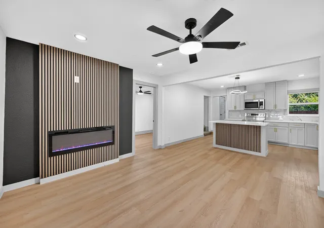 Photo 4 of Single family home for sale at 1721 Ida St, Arlington, TX 76010 | MLS# 21351841 | Listing updated on 2026-10-06
