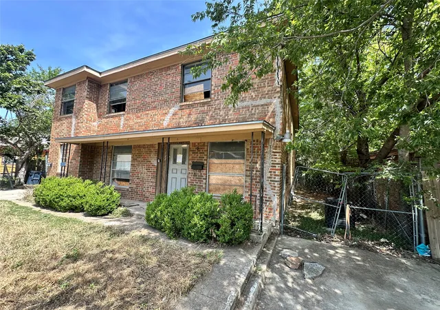 Photo 1 of Multi family home for sale at 722 W Boyce Ave #2, Fort Worth, TX 76115 | MLS# 21346168 | Listing updated on 2026-08-07