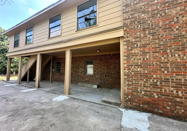 Photo 7 of Multi family home for sale at 722 W Boyce Ave #2, Fort Worth, TX 76115 | MLS# 21346168 | Listing updated on 2026-08-07