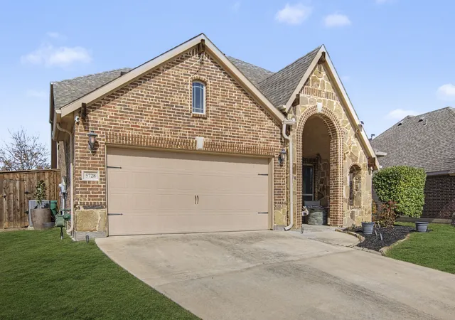 Photo 2 of Single family home for sale at 5728 Brookside Dr, Argyle, TX 76226 | MLS# 21352678 | Listing updated on 2026-10-04