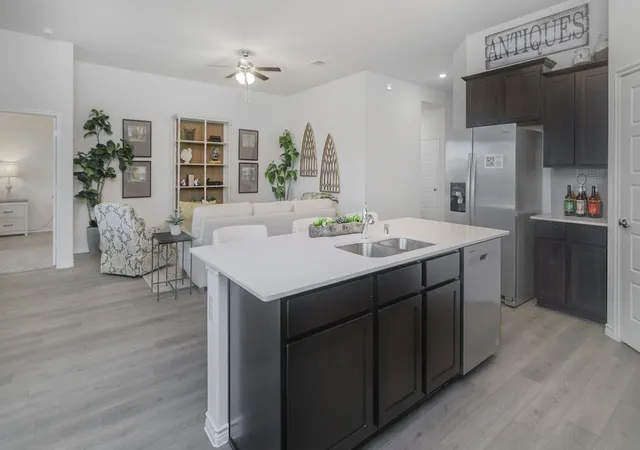 Photo 4 of Single family home for sale at 412 Wood Vine Dr, Little Elm, TX 75068 | MLS# 21352821 | Listing updated on 2026-08-26
