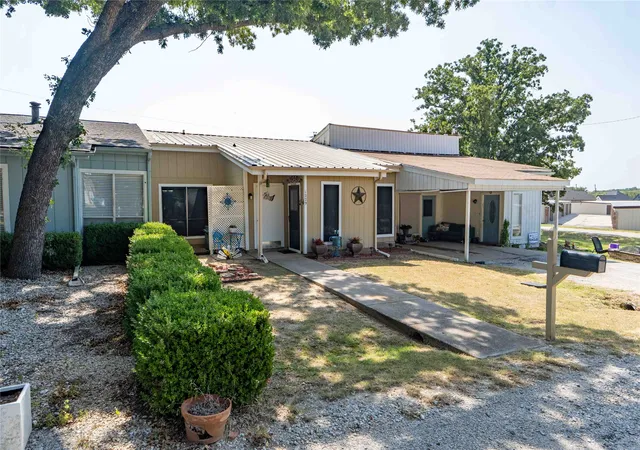 Photo 3 of Townhouse for sale at 1229 Elm Ct, Runaway Bay, TX 76426 | MLS# 21352875 | Listing updated on 2026-08-06