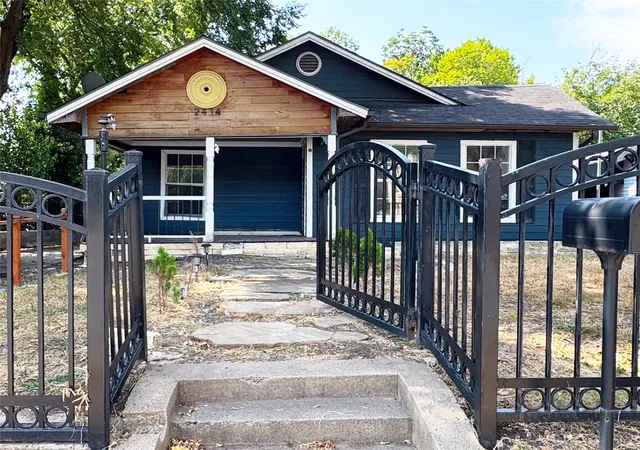 Photo 1 of Single family home for sale at 2414 Brandon St, Dallas, TX 75211 | MLS# 21349830 | Listing updated on 2026-09-24