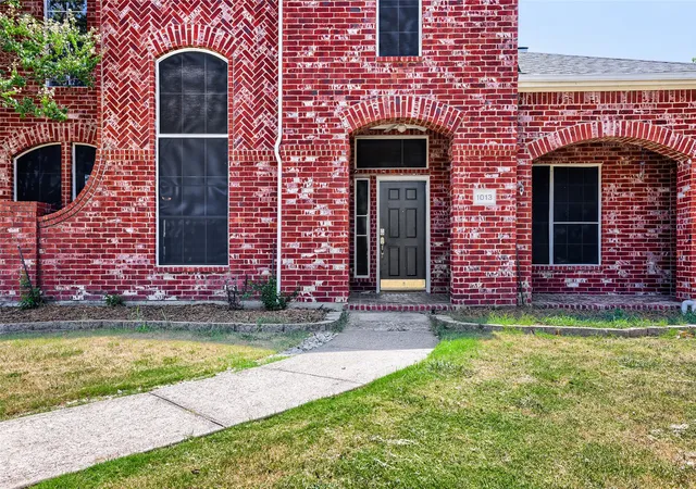 Photo 2 of Single family home for sale at 1013 Hampstead Dr, Mesquite, TX 75181 | MLS# 21342607 | Listing updated on 2026-08-20