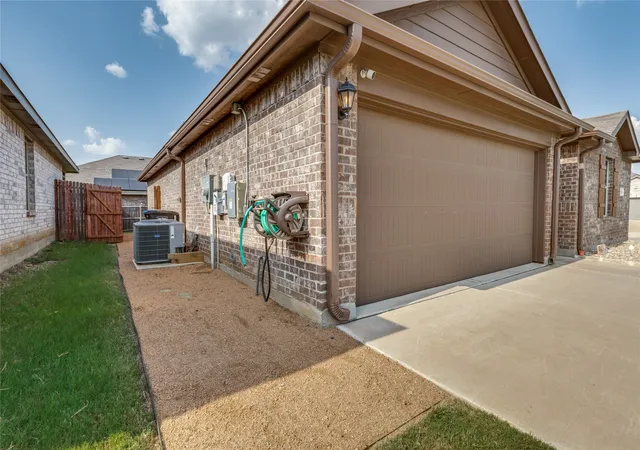 Photo 3 of Single family home for sale at 6929 Whisper Field, Fort Worth, TX 76120 | MLS# 21352749 | Listing updated on 2026-09-19