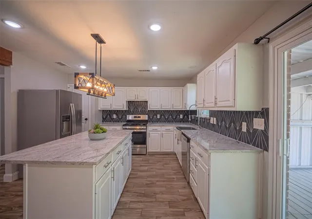 Photo 3 of Single family home for sale at 611 S Dallas St, Palmer, TX 75152 | MLS# 21351824 | Listing updated on 2026-09-18