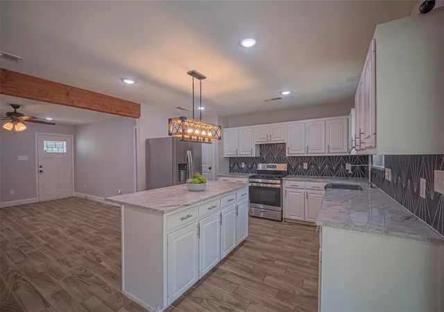 Photo 4 of Single family home for sale at 611 S Dallas St, Palmer, TX 75152 | MLS# 21351824 | Listing updated on 2026-09-18