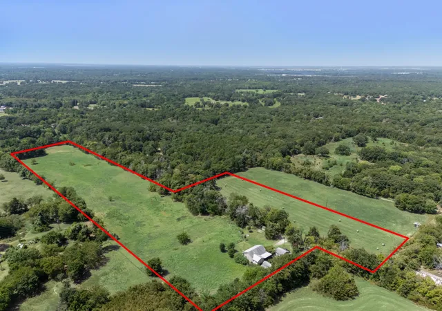 Photo 1 of Single family home for sale at 13905 Debbie Ln, Quinlan, TX 75474 | MLS# 21352887 | Listing updated on 2026-08-28