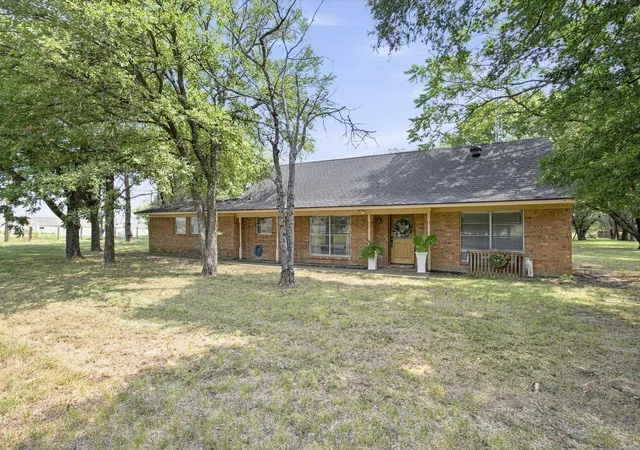 Photo 1 of Single family home for sale at 5022 Ensign Rd, Ennis, TX 75119 | MLS# 21352921 | Listing updated on 2026-08-26