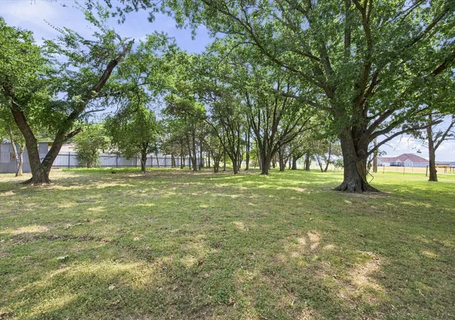Photo 3 of Single family home for sale at 5022 Ensign Rd, Ennis, TX 75119 | MLS# 21352921 | Listing updated on 2026-08-26