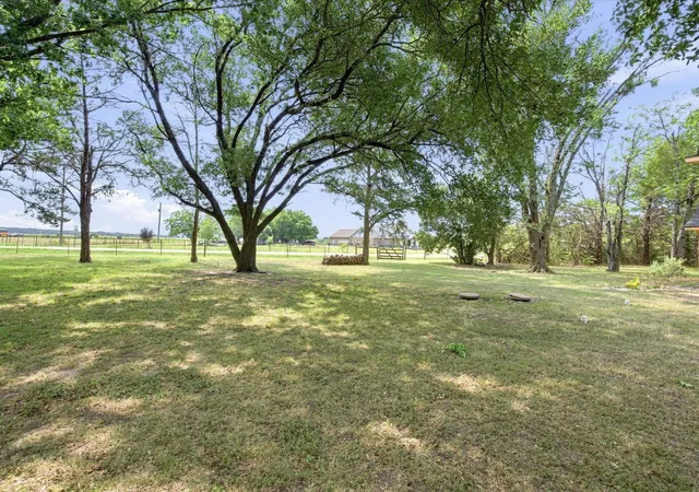 Photo 3 of Single family home for sale at 5022 Ensign Rd, Ennis, TX 75119 | MLS# 21352921 | Listing updated on 2026-08-26