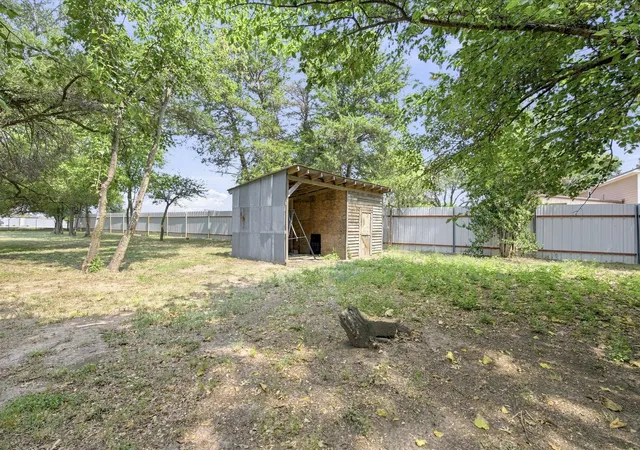 Photo 4 of Single family home for sale at 5022 Ensign Rd, Ennis, TX 75119 | MLS# 21352921 | Listing updated on 2026-08-26