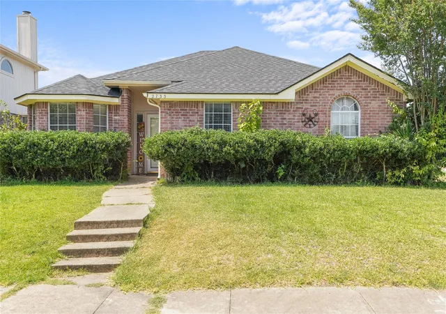 Photo 1 of Single family home for sale at 2733 Spring Rain Dr, Mesquite, TX 75181 | MLS# 21352947 | Listing updated on 2026-08-29