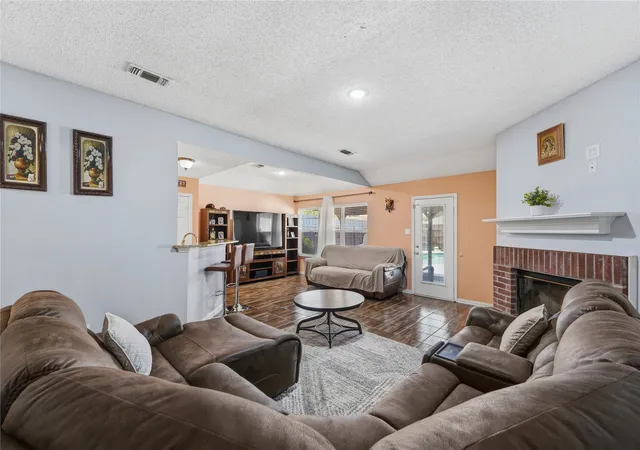 Photo 3 of Single family home for sale at 2733 Spring Rain Dr, Mesquite, TX 75181 | MLS# 21352947 | Listing updated on 2026-08-29