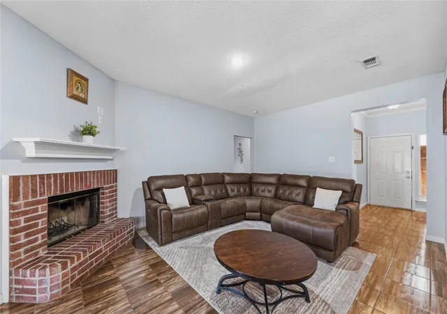 Photo 4 of Single family home for sale at 2733 Spring Rain Dr, Mesquite, TX 75181 | MLS# 21352947 | Listing updated on 2026-08-29