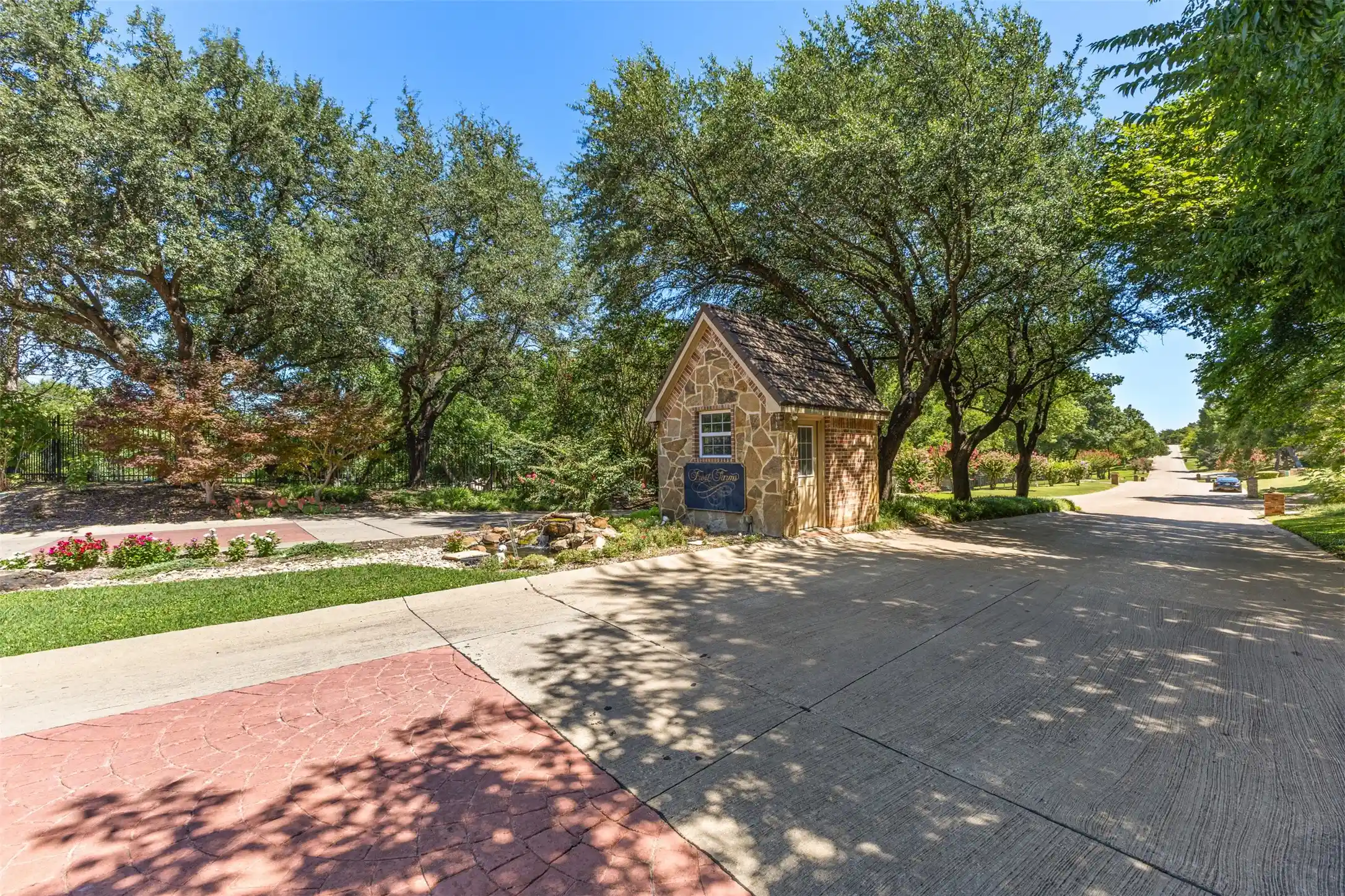 Photo 1 of Single family home for sale at 1190 Whispering Oaks Dr, De Soto, TX 75115 | MLS# 21325712 | Listing updated on 2026-10-15