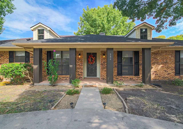 Photo 1 of Single family home for sale at 284 W San Antonio St, Van Alstyne, TX 75495 | MLS# 21352222 | Listing updated on 2026-08-07