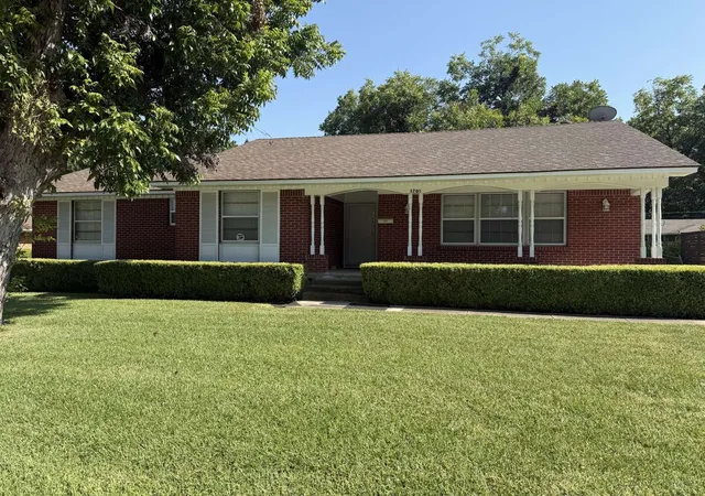 Photo 1 of Single family home for sale at 1706 E 15th St, Plano, TX 75074 | MLS# 21352989 | Listing updated on 2026-10-06